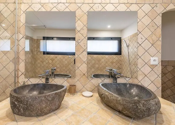 Rocca Rossa Vue Exceptionnelle Sur La Villa